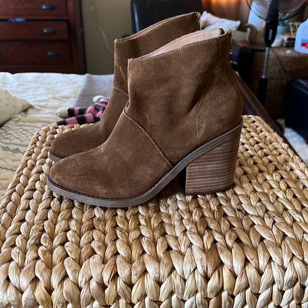 Real cute suede Steve Madden Shortys